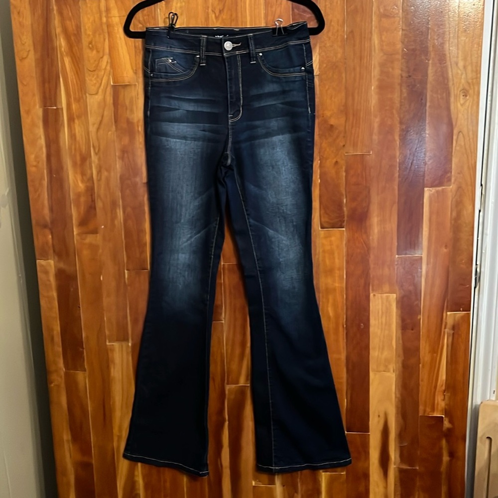 YMI luxe high rise flares 7 like new jeans stretchy dark wash